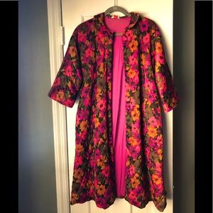 VINTAGE Women’s Mod Floral Quilted Jacket with Cropped Sleeves; Approx. Size 2-4